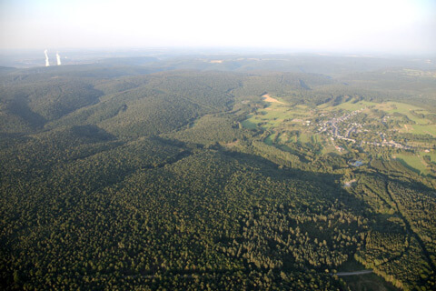 Hargnies (08) vu du ciel Village d'Hargnies dans les Ardennes, copyright Jean-Michel BENOIT